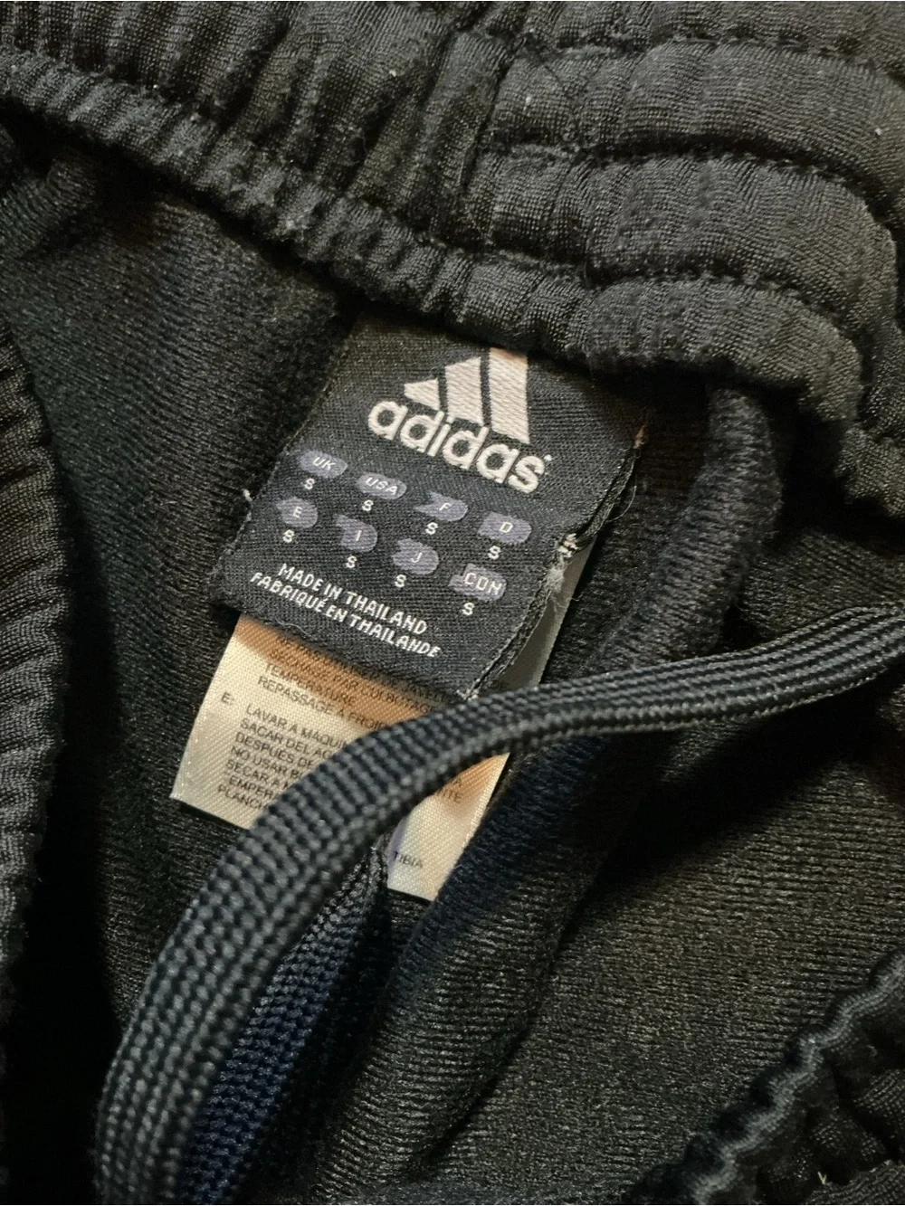 adidas maine red
